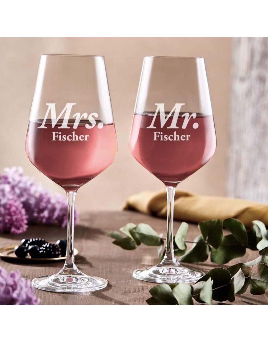 AMAVEL Set de 2 verres à vin rouge avec gravure personnalisée du [NOM] Motif Mr. and Mrs. Cadeau d'anniversaire de couple Idée cadeau pour la Saint Valentin Cadeau de mariage romantique pour homme et femme - B63VAIUSK